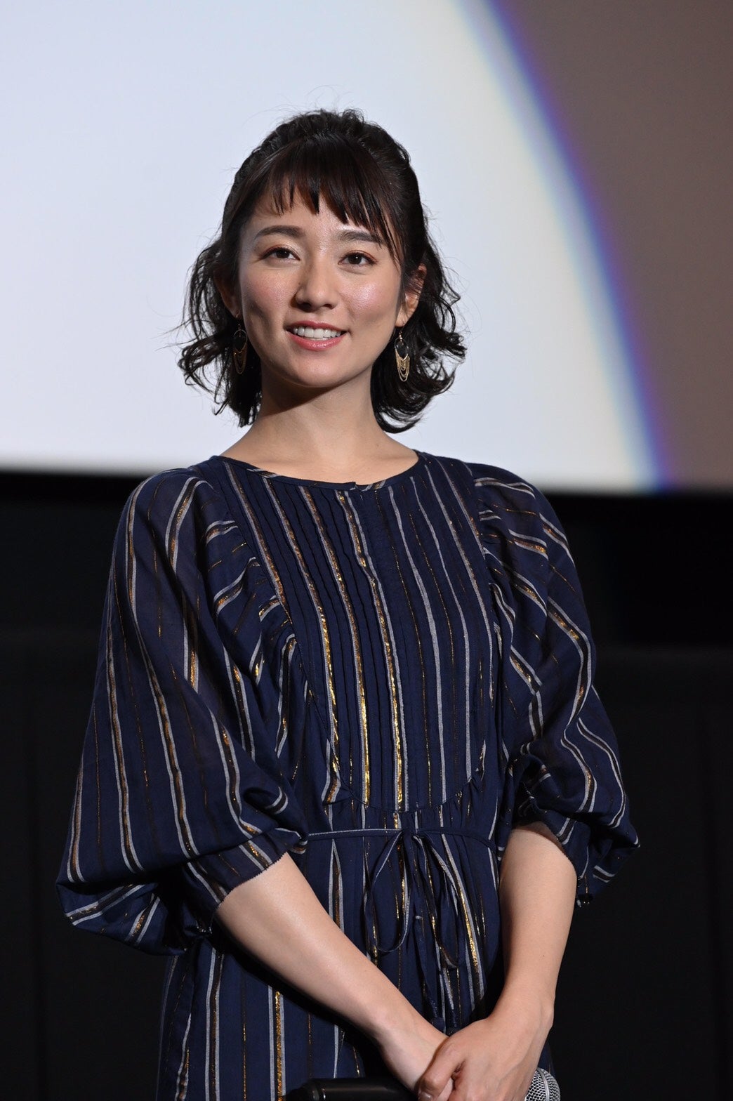 V6岡田准一、木村文乃と大阪でサプライズ登場 地元トークで